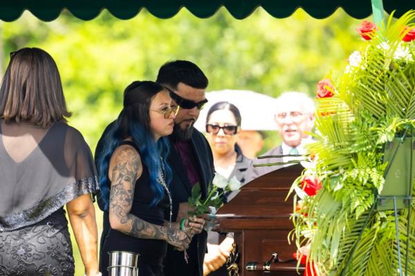 Jocelyn's mother Alexis stands alo<em></em>ngside her father in front of her daughter's casket.