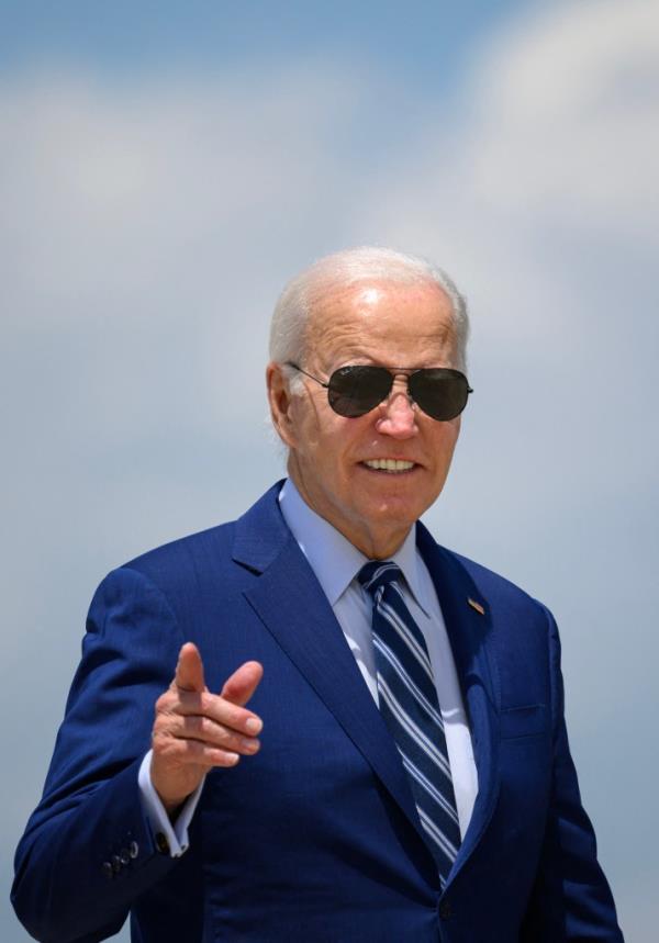 US President Joe Biden makes his way to board Air Force One before departing from Joint ba<em></em>se Andrews in Maryland on June 27, 2024, as he travels to Atlanta for the first 2024 presidential debate.